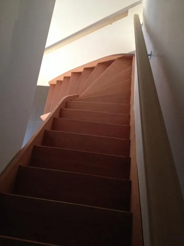 escalier-flottant-bois-metal.jpg